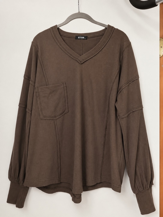 Tops - Women's V-Neck Long Sleeve Pocket Top - Brown